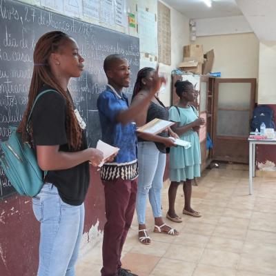 Momento Mágico com a Biblioteca Itinerante em Neves!